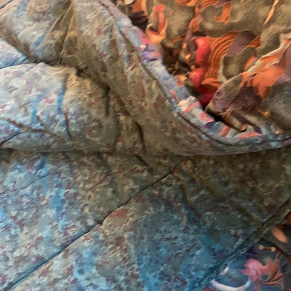 Double/queen size thick heavy comforter greens etc - Picture 3 of 4